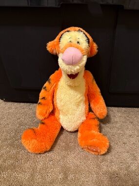 BRAND NEW - TIGGER Disney Store Plushie Winnie the Pooh  Stuffed Animal 15"
